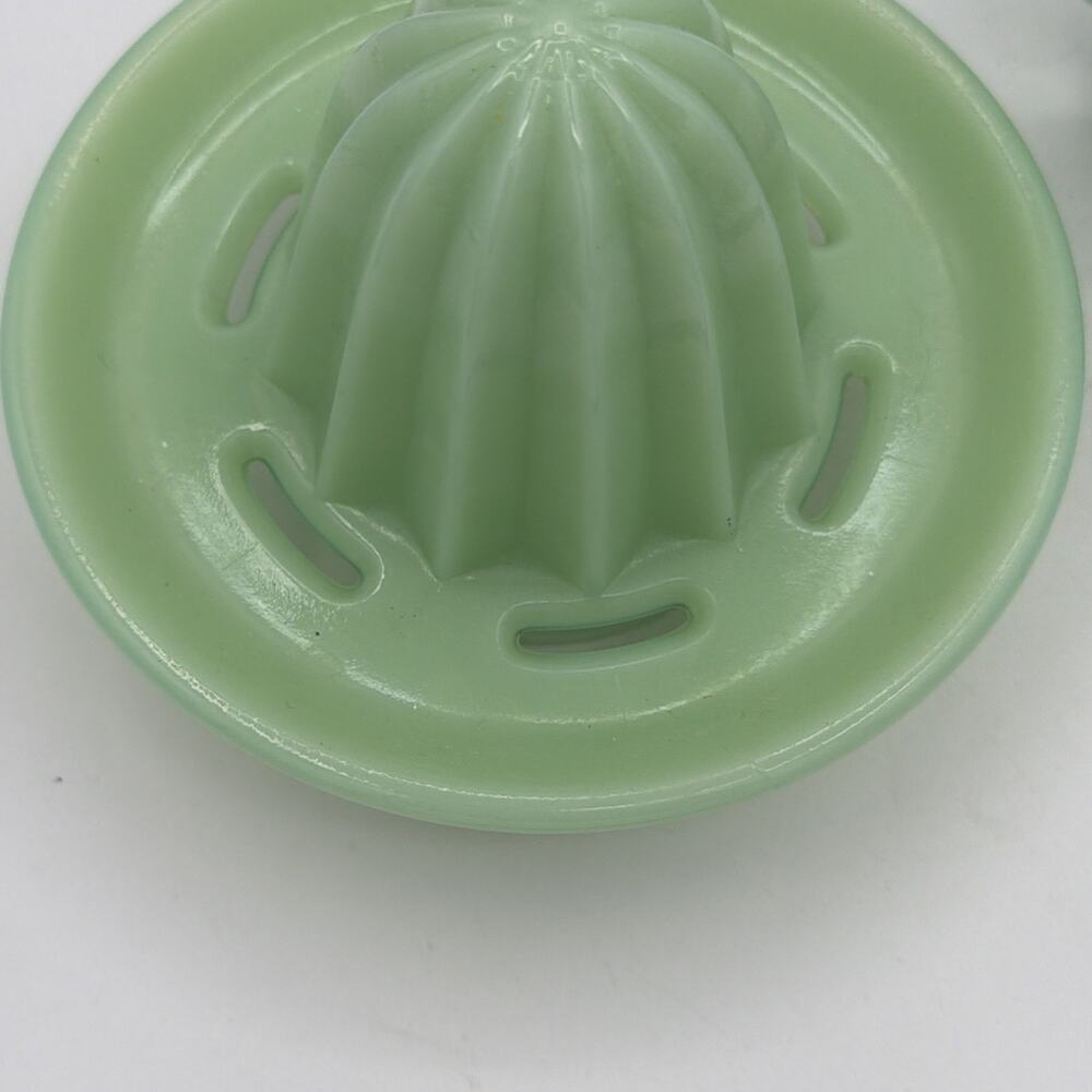 VINTAGE Cream Dove Mfg. Co. measuring cup GREEN JADEITE Green JUICER RARE MCM - Picture 6 of 9